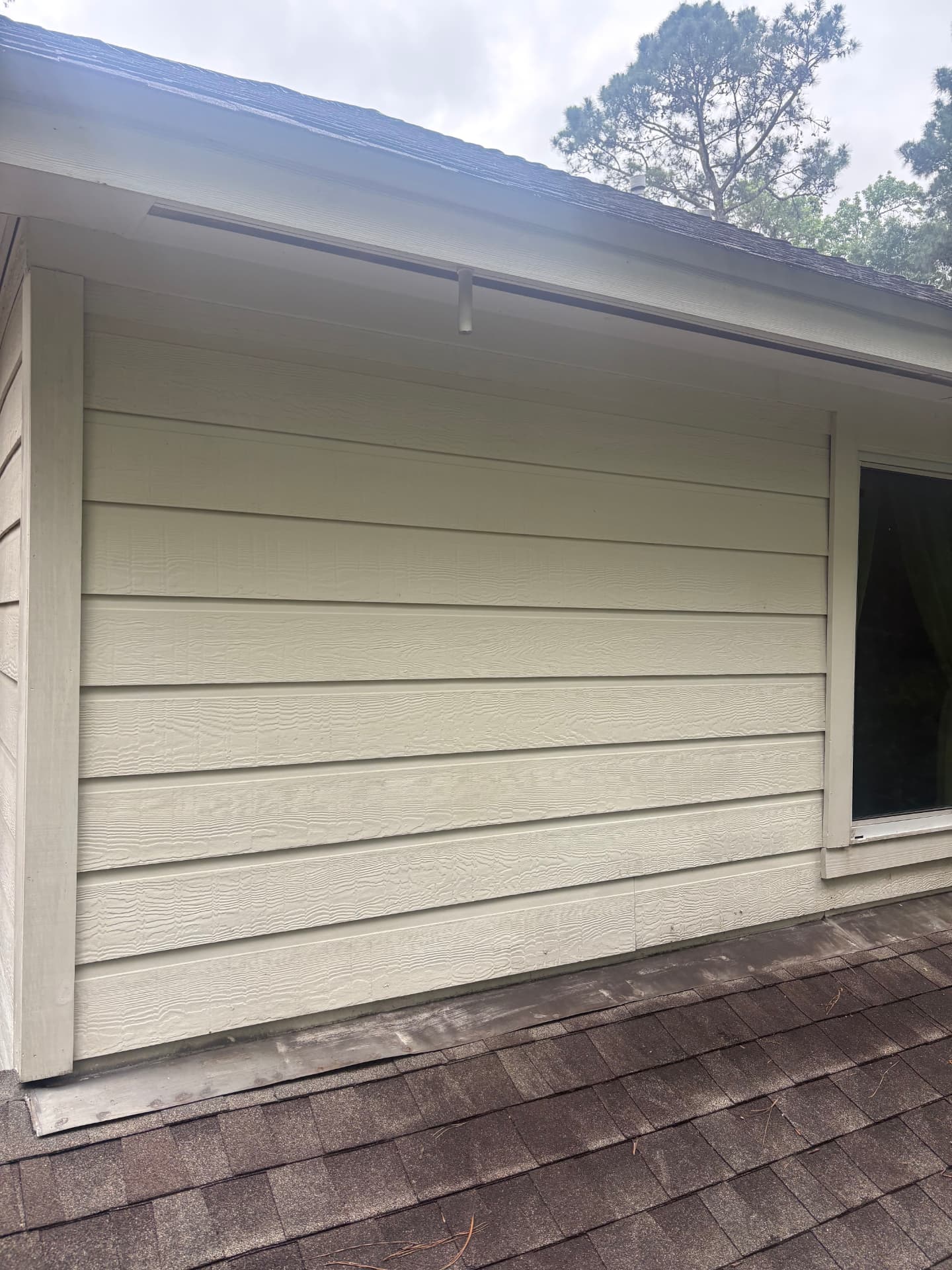 Clean siding on a light-colored home — Integrative Services, Montgomery TX